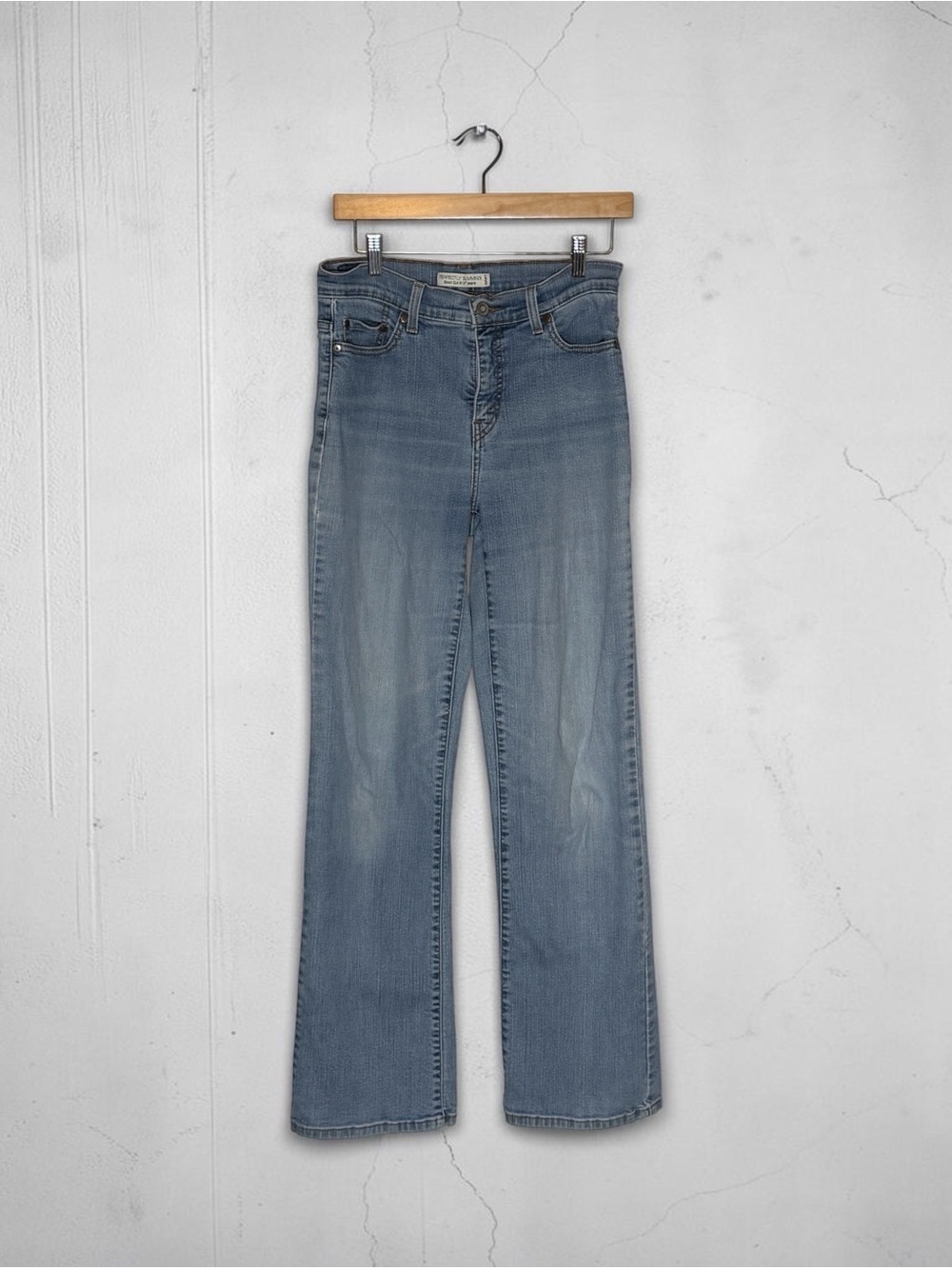 Levi's Women's Perfectly Slimming Boot Cut 512 Jeans, Size 10 L RD DESCRIPTION